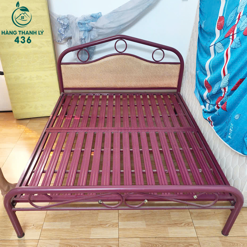Giường Sắt Cũ 1M6X2M Đẹp Có Tựa Đầu Kiểu Dáng Sang giuong-sat-cu-1m6x2m-dep-co-tua-dau-kieu-dang-sang-nhe-nhang-2 Giường Sắt Cũ 1M6X2M Đẹp Có Tựa Đầu Kiểu Dáng Sang