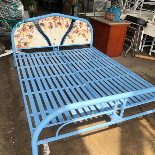 giuong sat cu 1m6x2m mau xanh co dau giuong in hoa nhe nhang 3