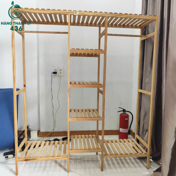 ke treo quan ao go cu thiet ke khong canh hien dai