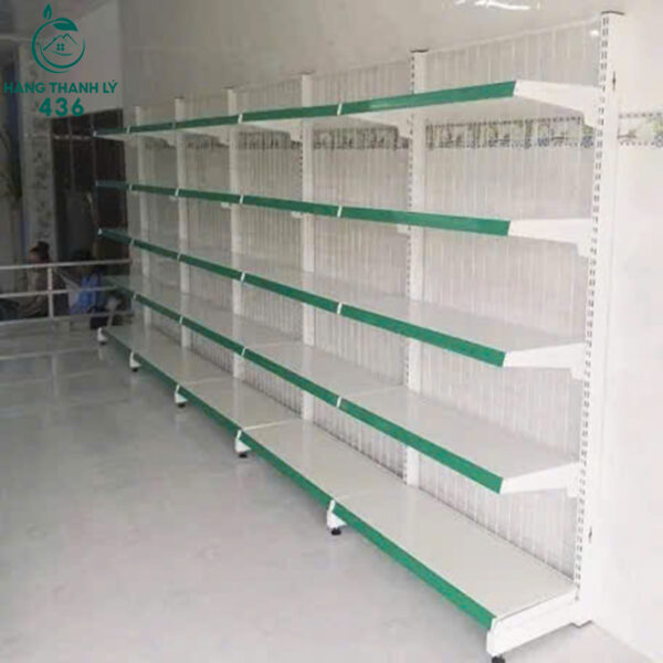 ke trung bay cu 1m7x1m2 hang hoa mau trang xanh sach dep