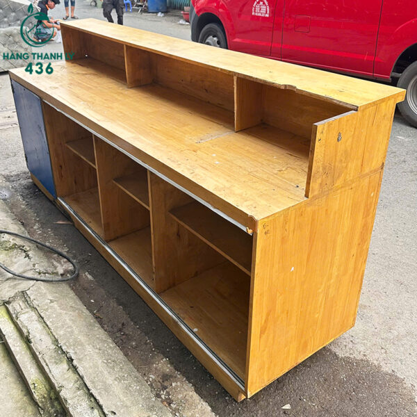 Quầy Bán Hàng Gỗ Cũ 2M4X1M1 Mặt Trơn Logo In Tròn