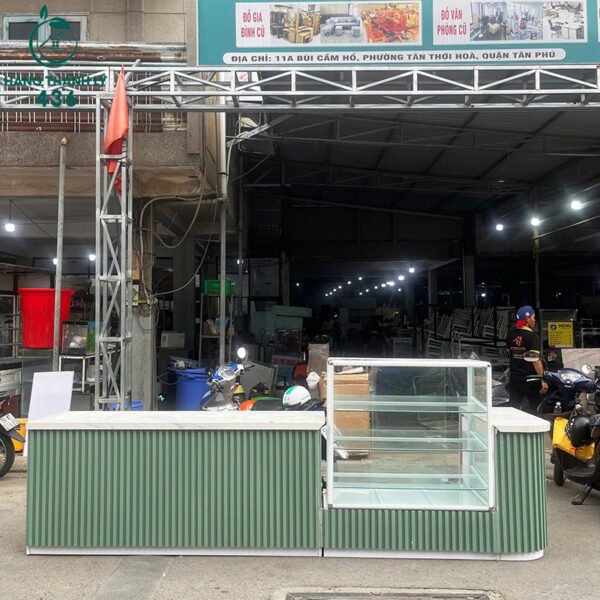 quay bar cu soc xanh la kem tu kinh trung bay 2