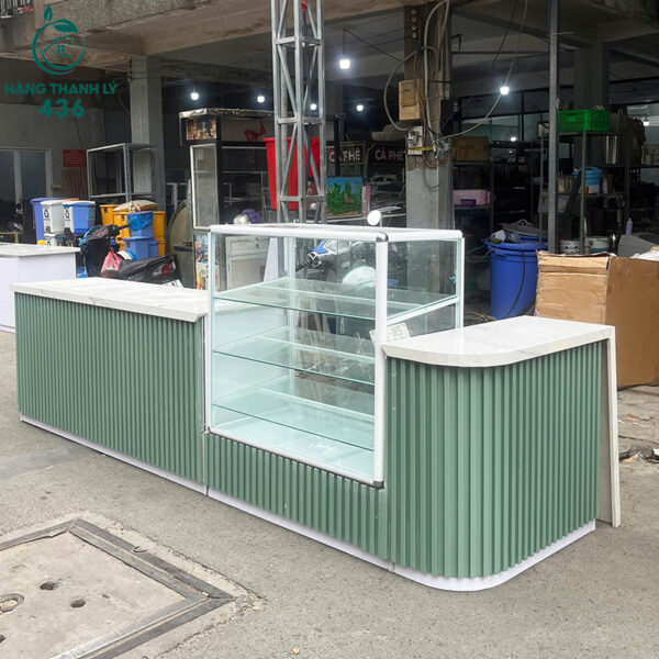 quay bar cu soc xanh la kem tu kinh trung bay 5