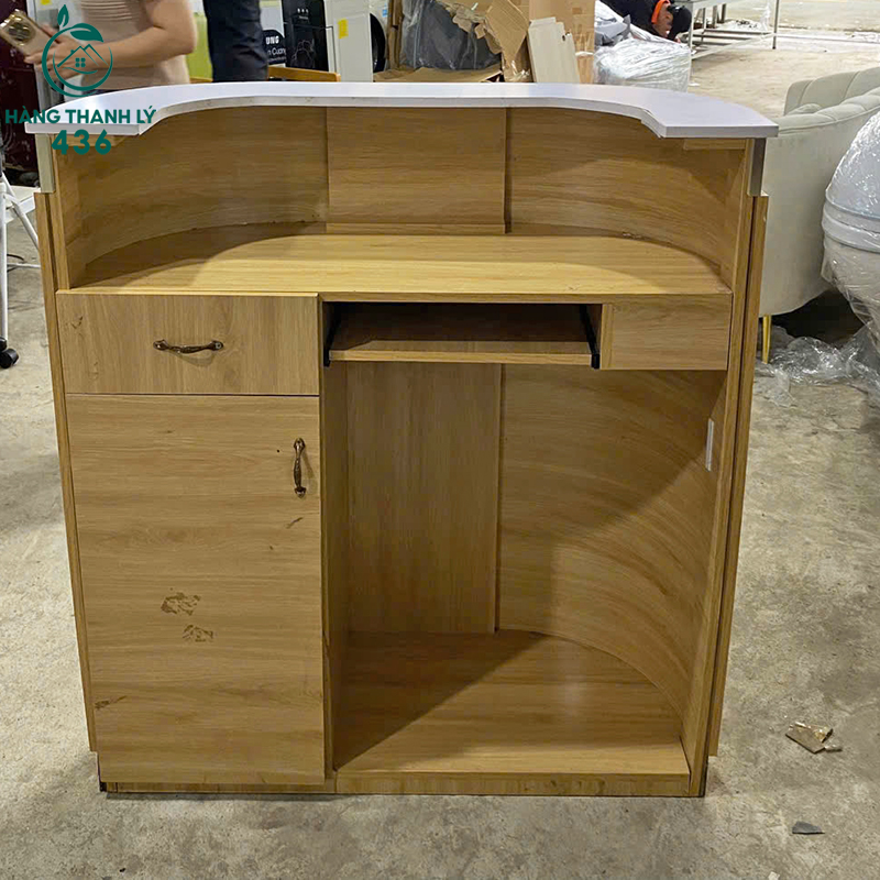 Quầy Lễ Tân Cũ 1M Bo Cong Màu Trắng Phối Vàng quay-le-tan-cu-1m-bo-cong-mau-trang-phoi-vang-1 Quầy Lễ Tân Cũ 1M Bo Cong Màu Trắng Phối Vàng