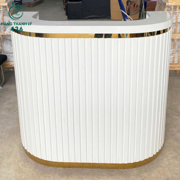 quay-le-tan-cu-1m1x1m2-mat-trang-bong-co-vien-vang-sang-trong (2) Quầy Lễ Tân Cũ 1M1X1M2 Mặt Trắng Bóng Có Viền Vàng Sang Trọng