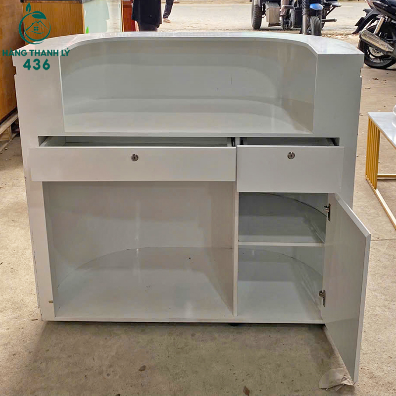 Quầy Lễ Tân Cũ 1M1X1M2 Mặt Trắng Bóng Có Viền Vàng Sang Trọng quay-le-tan-cu-1m1x1m2-mat-trang-bong-co-vien-vang-sang-trong-5 Quầy Lễ Tân Cũ 1M1X1M2 Mặt Trắng Bóng Có Viền Vàng Sang Trọng