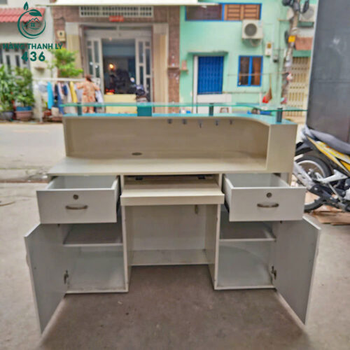 Quầy Lễ Tân Cũ 1M4X1M1 Phối Màu Xanh Trắng Thiết Kế Có Mặt Kính