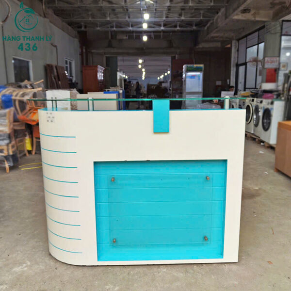 Quầy Lễ Tân Cũ 1M4X1M1 Phối Màu Xanh Trắng Thiết Kế Có Mặt Kính