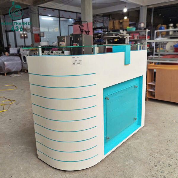 Quầy Lễ Tân Cũ 1M4X1M1 Phối Màu Xanh Trắng Thiết Kế Có Mặt Kính