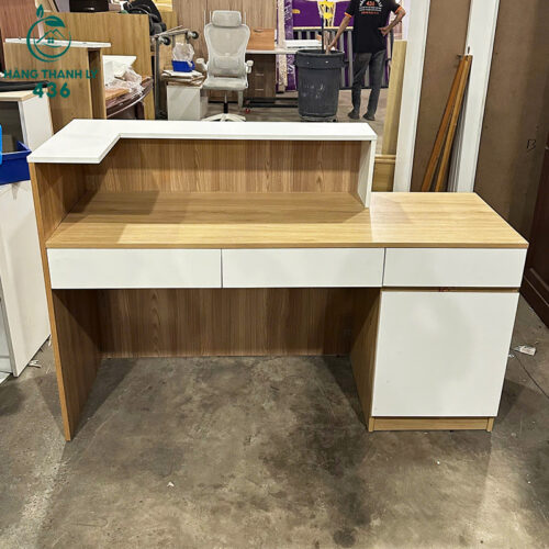 Quầy Lễ Tân Cũ 1M5X1M05 Màu Trắng Phối Vân Gỗ 5 quay le tan cu 1m5x1m05 mau trang phoi van go 5