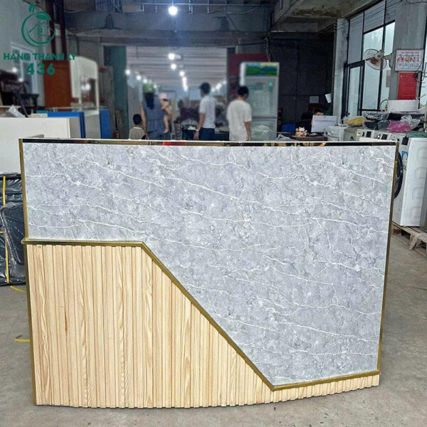 quay-le-tan-cu-1m5x1m1-mau-xam-phoi-vang-mat-kinh-sang-trong (1) Quầy Lễ Tân Cũ 1M5X1M1 Màu Xám Phối Vàng Mặt Kính Sang Trọng