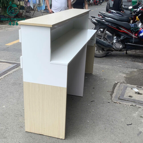 Quầy Lễ Tân Cũ 1M8X1M1 Nhỏ Gọn Màu Trắng Xanh Vân Gỗ Hiện Đại 3 quay le tan cu 1m8x1m1 nho gon mau trang xanh van go hien dai 1