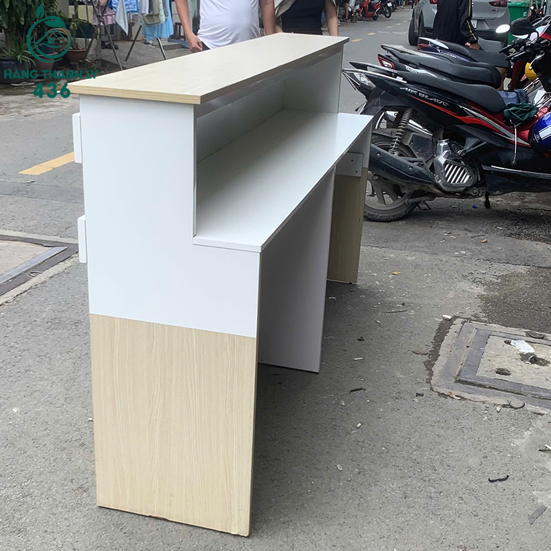 Quầy Lễ Tân Cũ 1M8X1M1 Nhỏ Gọn Màu Trắng Xanh Vân Gỗ Hiện Đại quay-le-tan-cu-1m8x1m1-nho-gon-mau-trang-xanh-van-go-hien-dai-1 Quầy Lễ Tân Cũ 1M8X1M1 Nhỏ Gọn Màu Trắng Xanh Vân Gỗ Hiện Đại