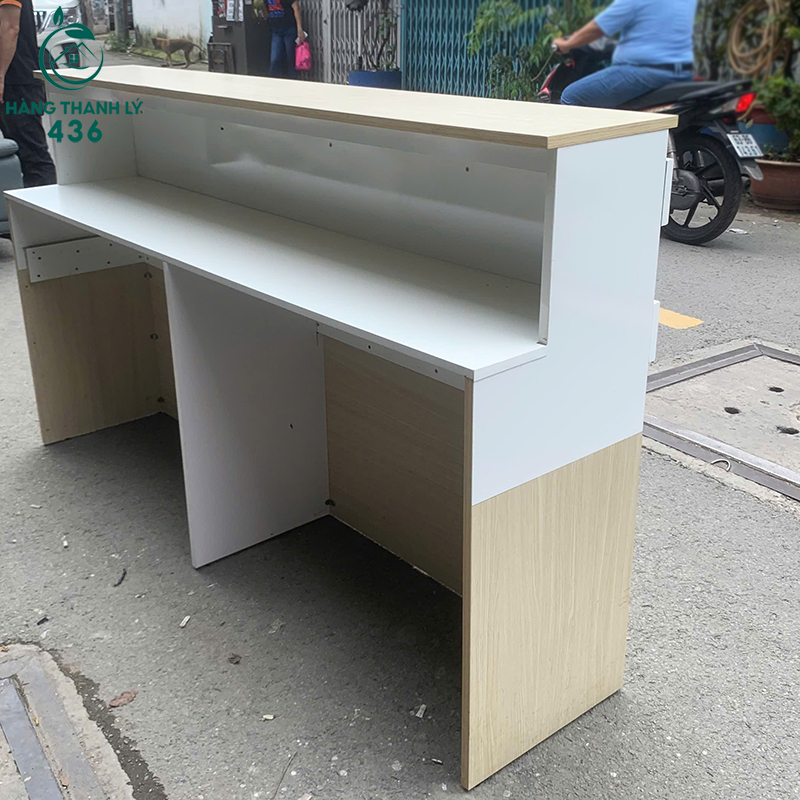 Quầy Lễ Tân Cũ 1M8X1M1 Nhỏ Gọn Màu Trắng Xanh Vân Gỗ Hiện Đại quay-le-tan-cu-1m8x1m1-nho-gon-mau-trang-xanh-van-go-hien-dai-3 Quầy Lễ Tân Cũ 1M8X1M1 Nhỏ Gọn Màu Trắng Xanh Vân Gỗ Hiện Đại