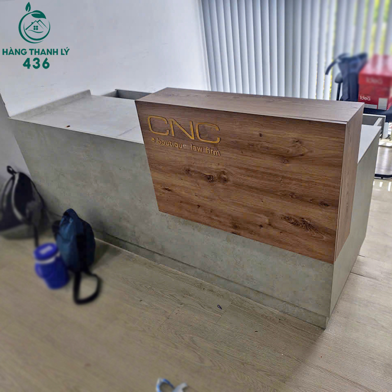 quay-le-tan-cu-2mx1m-mau-xam-thiet-ke-dep-mat-1 Quầy Lễ Tân Cũ 2MX1M Màu Xám Thiết Kế Đẹp Mắt