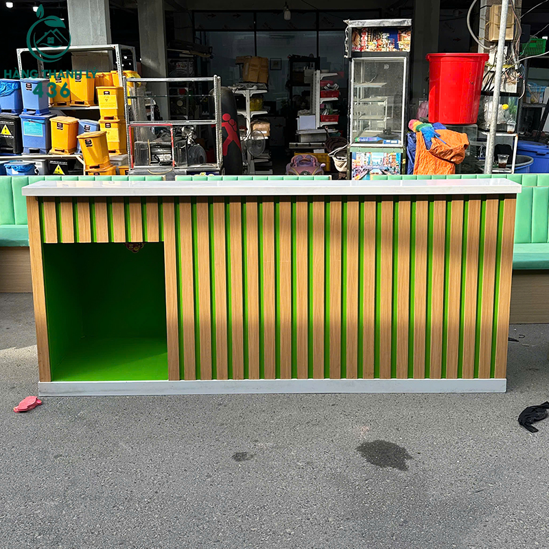 Quầy Thu Ngân Cũ 2M4X90CM Thiết Kế Màu Xanh Lá quay-thu-ngan-cu-2m4x90cm-thiet-ke-mau-xanh-la-1 Quầy Thu Ngân Cũ 2M4X90CM Thiết Kế Màu Xanh Lá