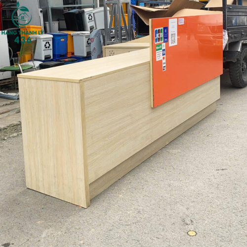 quay tiep tan cu 2m4x1m2 co hoc tu va ngan keo rong rai 1