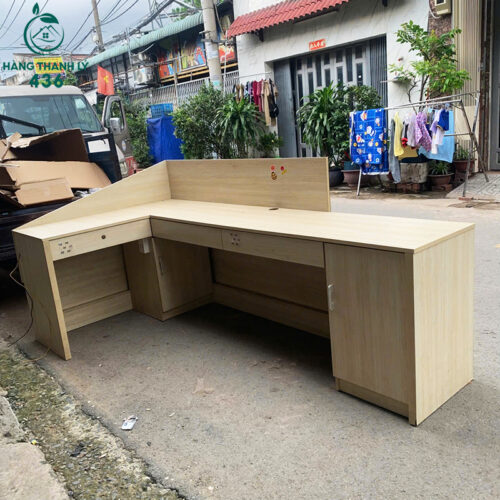 quay tiep tan cu 2m4x1m2 co hoc tu va ngan keo rong rai 5