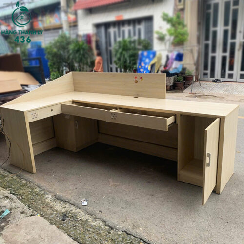 quay tiep tan cu 2m4x1m2 co hoc tu va ngan keo rong rai 6