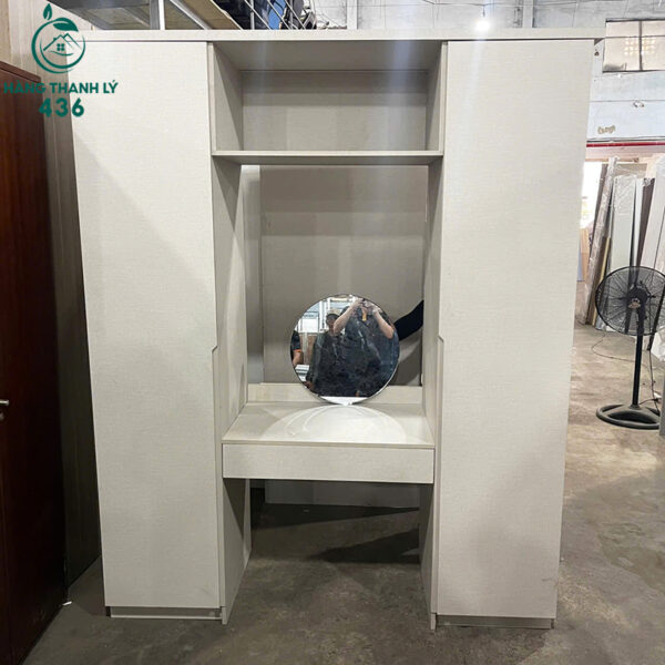 tu quan ao 1m75x2m2xsau60cm mau trang kem ban trang diem 3