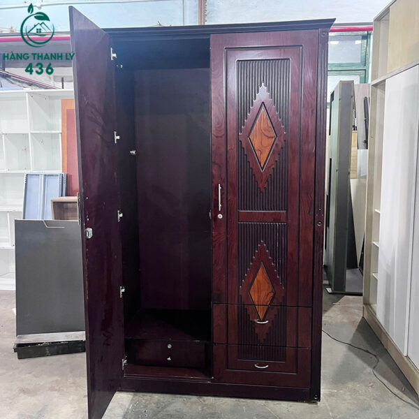 tu quan ao 2 canh cu mau nau do 1m2x2m co guong soi tien loi 3