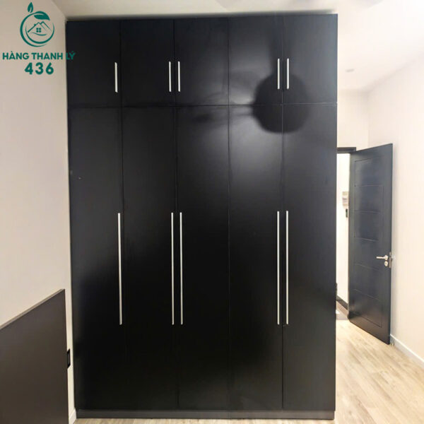 tu quan ao cu 2m5x2m8 mau den thiet ke sang trong 2