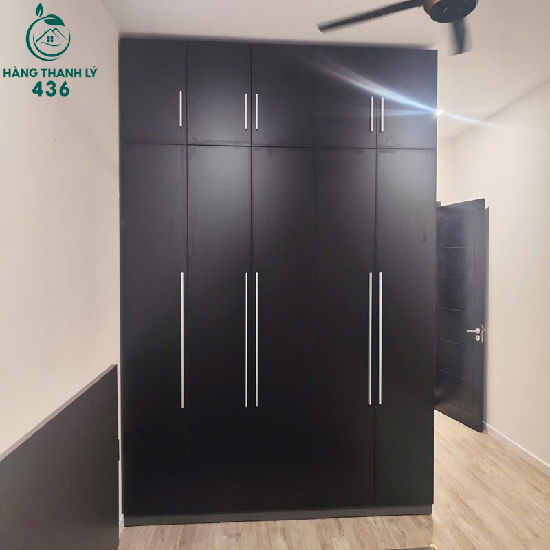 tu-quan-ao-cu-2m5x2m8-mau-den-thiet-ke-sang-trong-3 Tủ Quần Áo Cũ 2M5X2M8 Màu Đen Thiết Kế Sang Trọng