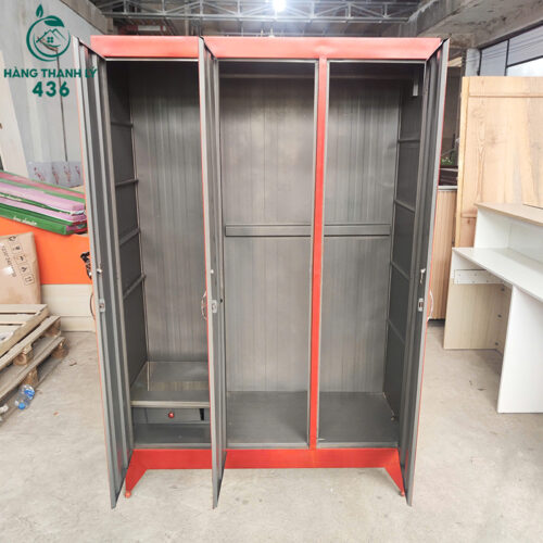 Tủ Quần Áo Cũ Gỗ 3 Cánh Màu Đỏ 1M7X1M Có Gương Tiện Lợi 3 tu quan ao cu go 3 canh mau do 1m7x1m co guong tien loi 1