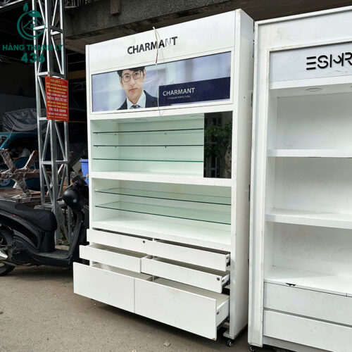 tu trung bay cu 1m5x2m4 co banh xe de di chuyen 3