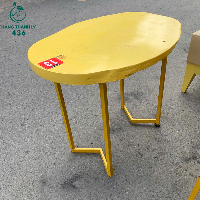 Bàn Cafe Cũ Hình Bầu Dục Màu Vàng ban-cafe-cu-hinh-bau-duc-mau-vang-1 Bàn Cafe Cũ Hình Bầu Dục Màu Vàng