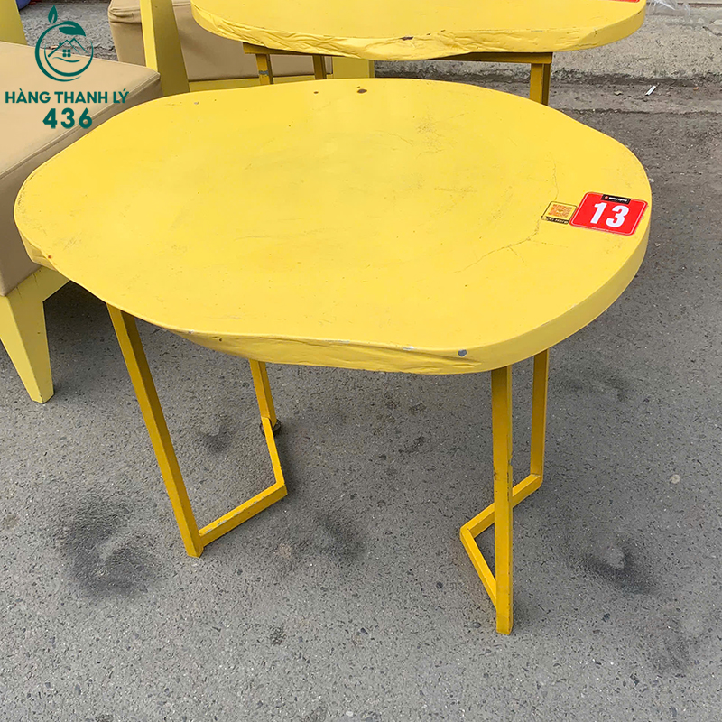 Bàn Cafe Cũ Hình Bầu Dục Màu Vàng ban-cafe-cu-hinh-bau-duc-mau-vang-2 Bàn Cafe Cũ Hình Bầu Dục Màu Vàng