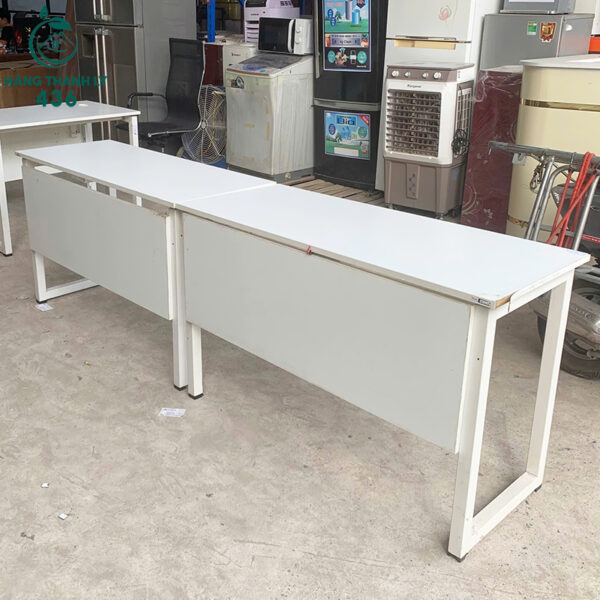 ban hop cu 2m4x50cmx75cm mau trang co yem che chan 2