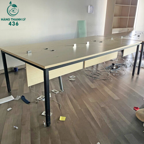 Bàn Họp Cũ 2M5X1M2 Màu Gỗ Sáng Có Lỗ Đi Dây Điện