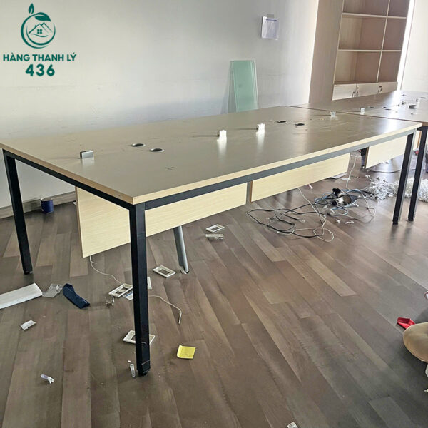 Bàn Họp Cũ 2M5X1M2 Màu Gỗ Sáng Có Lỗ Đi Dây Điện