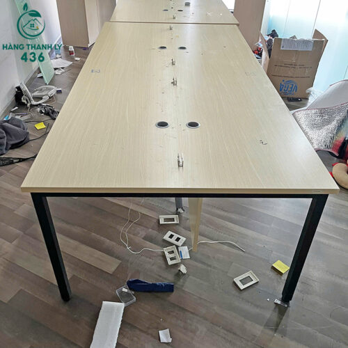 Bàn Họp Cũ 2M5X1M2 Màu Gỗ Sáng Có Lỗ Đi Dây Điện