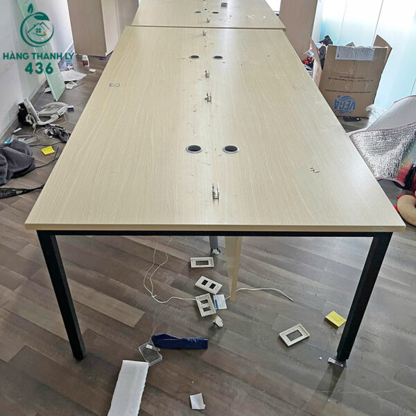 Bàn Họp Cũ 2M5X1M2 Màu Gỗ Sáng Có Lỗ Đi Dây Điện