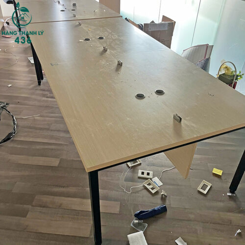 Bàn Họp Cũ 2M5X1M2 Màu Gỗ Sáng Có Lỗ Đi Dây Điện