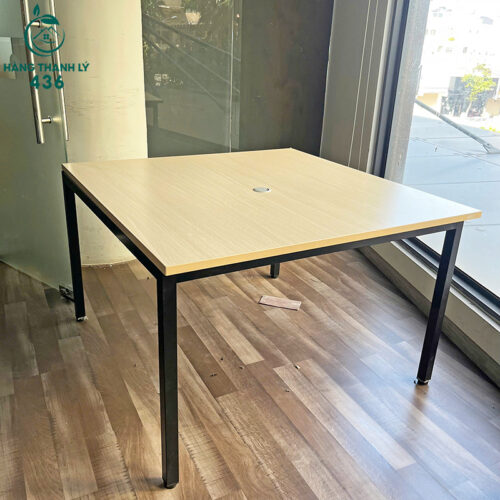 Bàn Họp Cũ Vuông 1M2X1M2 Chân Sắt Chắc Chắn Mặt Gỗ Sáng 3 Bàn Họp Cũ Vuông 1M2X1M2 Chân Sắt Chắc Chắn Mặt Gỗ Sáng