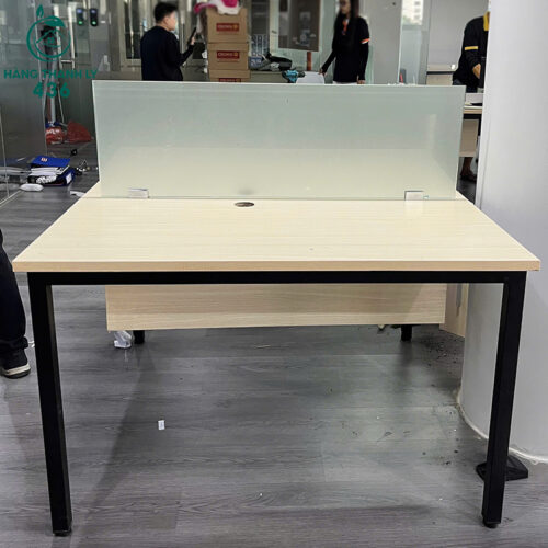 Bàn Làm Việc Cũ 1M2X1M2 Có Vách Kính Che Tinh Tế 6 ban lam viec cu 1m2x1m2 co vach kinh che tinh te 1