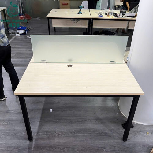 Bàn Làm Việc Cũ 1M2X1M2 Có Vách Kính Che Tinh Tế 5 ban lam viec cu 1m2x1m2 co vach kinh che tinh te 2