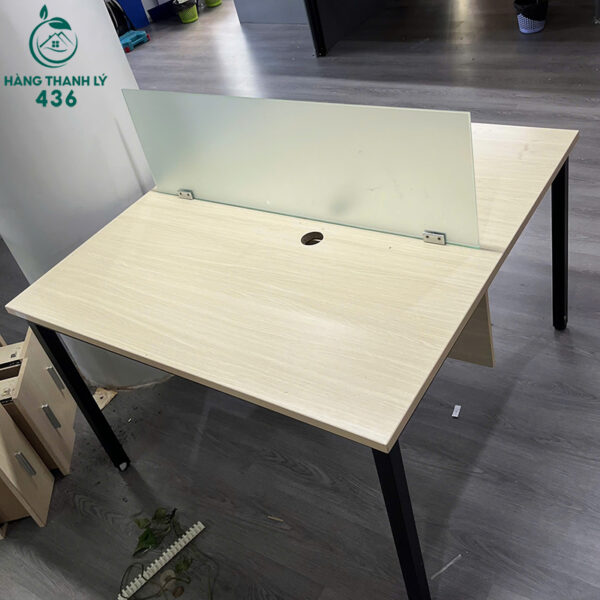 ban-lam-viec-cu-1m2x1m2-co-vach-kinh-che-tinh-te (5) ban lam viec cu 1m2x1m2 co vach kinh che tinh te 5