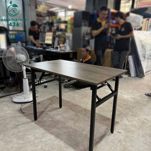 ban lam viec cu 1m2x60cm mau nau van go dep 2