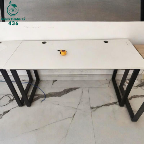 Bàn Làm Việc Cũ 1M4X70CM Mặt Trắng Có Lỗ Luồn Dây Điện