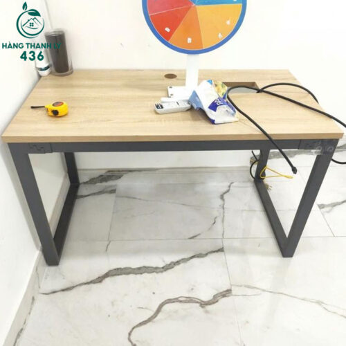 Bàn Làm Việc Cũ 1M4X70CM Thiết Kế Có Lỗ Luồn Dây Gọn Gàng