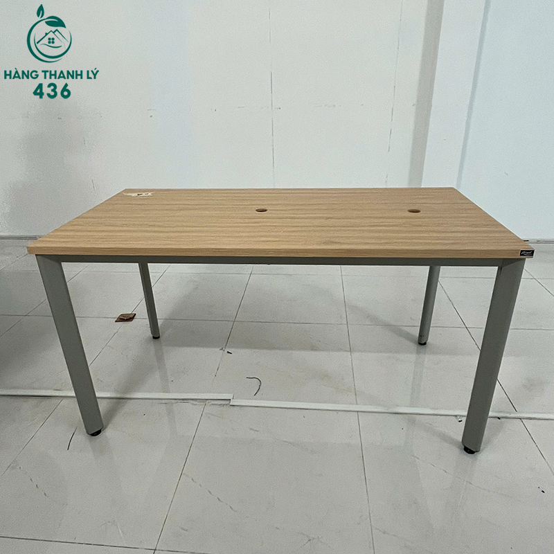Bàn Làm Việc Cũ 1M4X75CM Vân Gỗ Vàng Có Lỗ Luồn Dây Điện ban-lam-viec-cu-1m4x75cm-van-go-vang-co-lo-luon-day-dien-1 Bàn Làm Việc Cũ 1M4X75CM Vân Gỗ Vàng Có Lỗ Luồn Dây Điện