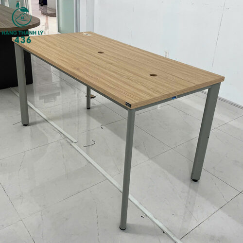 Bàn Làm Việc Cũ 1M4X75CM Vân Gỗ Vàng Có Lỗ Luồn Dây Điện 4 ban lam viec cu 1m4x75cm van go vang co lo luon day dien 2