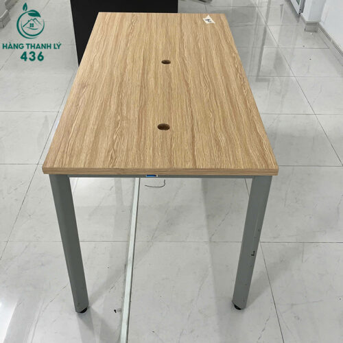 Bàn Làm Việc Cũ 1M4X75CM Vân Gỗ Vàng Có Lỗ Luồn Dây Điện 3 ban lam viec cu 1m4x75cm van go vang co lo luon day dien 3