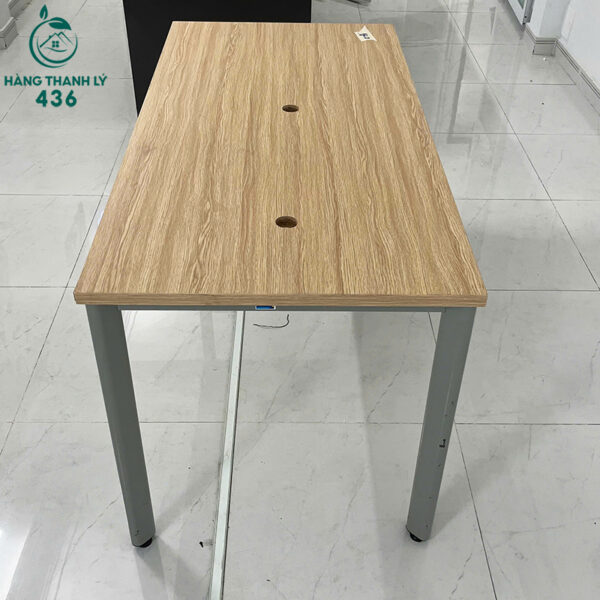 ban-lam-viec-cu-1m4x75cm-van-go-vang-co-lo-luon-day-dien (3) ban lam viec cu 1m4x75cm van go vang co lo luon day dien 3