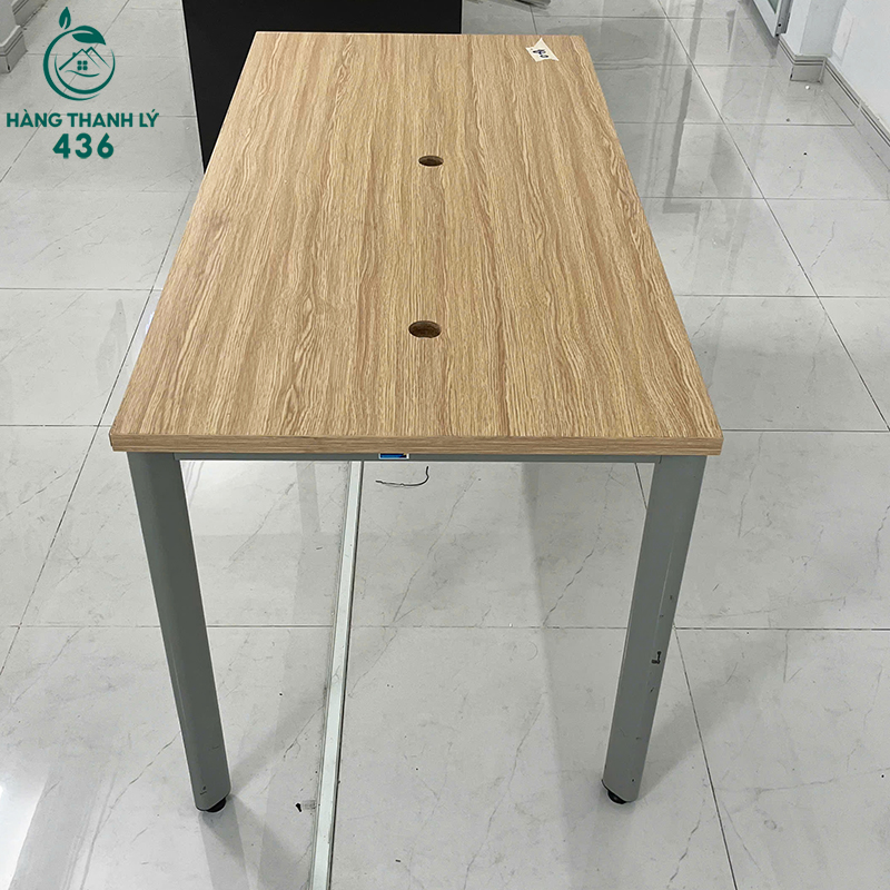 Bàn Làm Việc Cũ 1M4X75CM Vân Gỗ Vàng Có Lỗ Luồn Dây Điện ban-lam-viec-cu-1m4x75cm-van-go-vang-co-lo-luon-day-dien-3 Bàn Làm Việc Cũ 1M4X75CM Vân Gỗ Vàng Có Lỗ Luồn Dây Điện