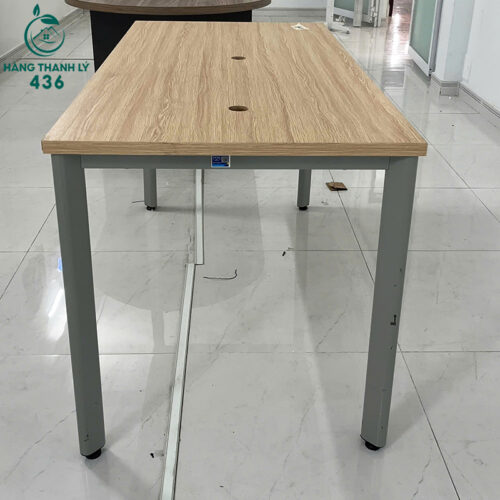 Bàn Làm Việc Cũ 1M4X75CM Vân Gỗ Vàng Có Lỗ Luồn Dây Điện 2 ban lam viec cu 1m4x75cm van go vang co lo luon day dien 4